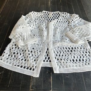 Chico’s “traveler” collection white kimono style over shirt